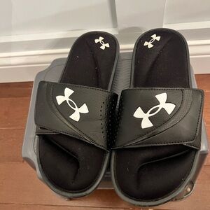 Under Armor Cloud Sandals - Size 7